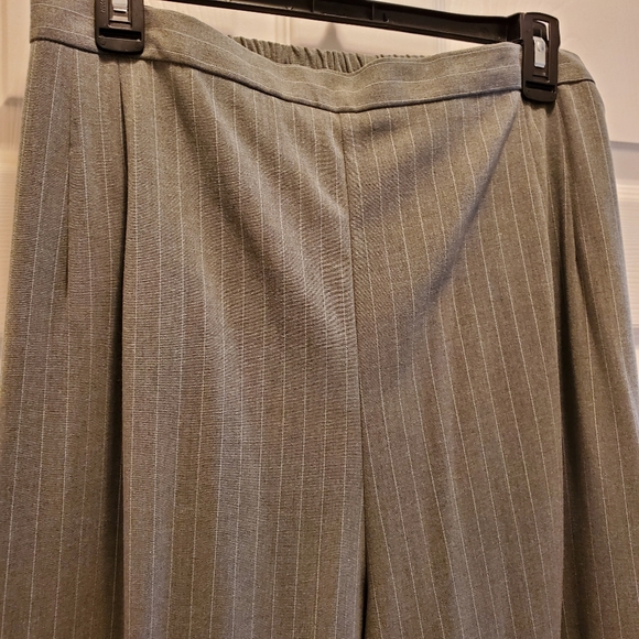 Danny & Nicole Plus Size Suit, Sz 24W - Picture 11 of 15